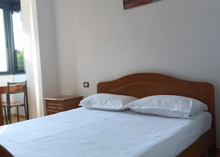 Apartment Aliaj Cozzy For 2